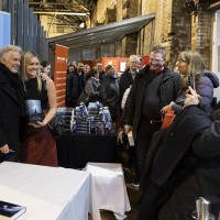 ELB.lit 2024: 10.11.: Zeit für Helden! Frank Schätzing präsentiert seinen neuen großen Mittelalterroman. Mod.: Anouk Schollähn ©Jörg Modrow